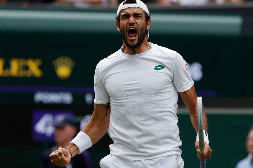 Unggulan ketujuh Matteo Berrettini menjadi petenis Italia pertama yang melangkah ke final Wimbledon. Hal itu diperoleh usai dirinya mengalahkan petenis Polandia Hubert Hurkacz di semifinal pada Jumat, 9 Juli 2021 malam WIB. Berrettini pun melakukan selebrasi.