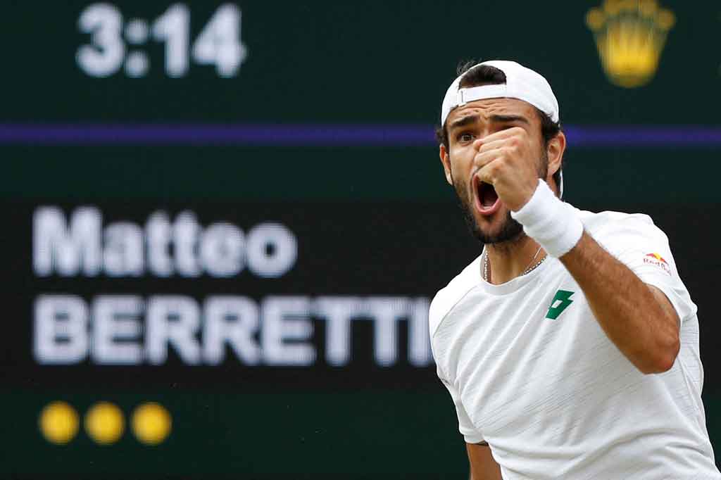 Kemenangan pada Jumat juga membuat Berrettini sebagai petenis pertama Italia yang mencapai final Grand Slam setelah Adriano Panatta yang memenangi Roland Garros pada 1976.
