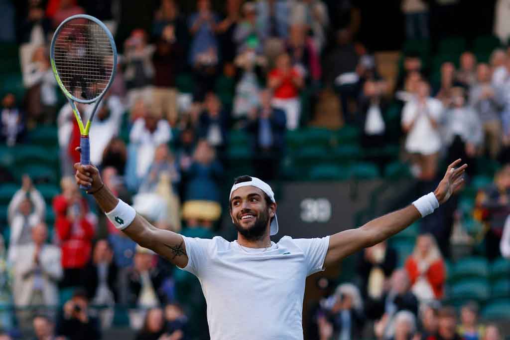 Petenis berusia 25 tahun itu membutuhkan waktu dua jam 36 menit untuk melewati Hurkacz yang menjadi unggulan ke-14 turnamen di Centre Court demi tiket partai puncak pada Minggu, 10 Juli 2021 nanti, hari yang sama ketika Italia memainkan laga final Euro 2020 di Stadion Wembley, London melawan Inggris.