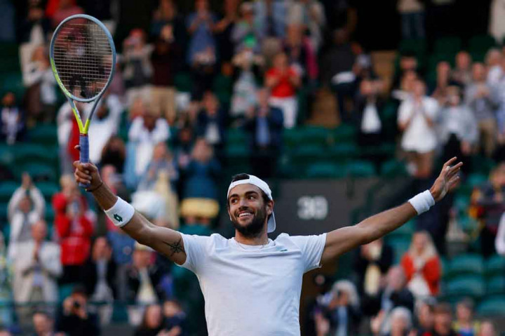 Petenis berusia 25 tahun itu membutuhkan waktu dua jam 36 menit untuk melewati Hurkacz yang menjadi unggulan ke-14 turnamen di Centre Court demi tiket partai puncak pada Minggu, 10 Juli 2021 nanti, hari yang sama ketika Italia memainkan laga final Euro 2020 di Stadion Wembley, London melawan Inggris.