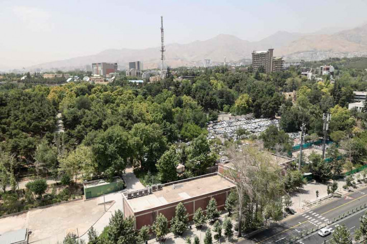 Wakil Gubernur Teheran Hamid Reza Goudarzi, yang bertanggung jawab atas masalah keamanan, mengunjungi lokasi tersebut. 