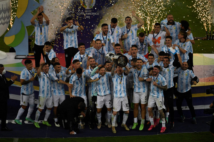 Timnas Argentina sukses meraih gelar juara Copa America 2021 usai menaklukkan Brasil di partai final.