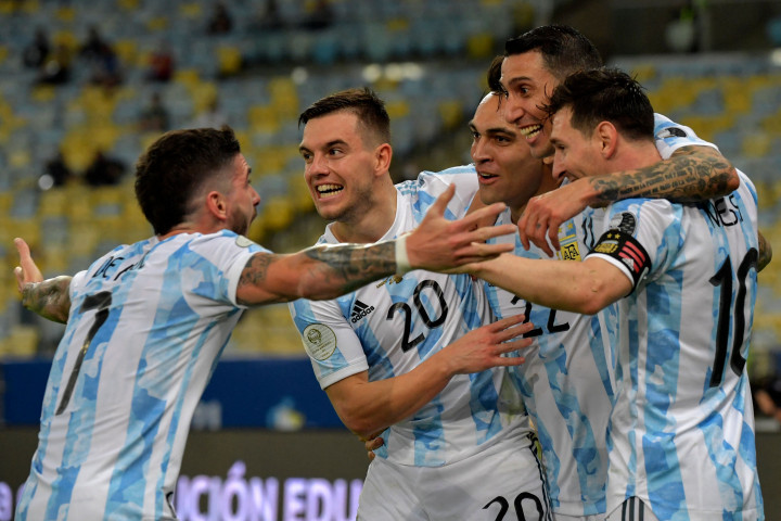 Skor 1-0 untuk Argentina bertahan hingga pertandingan berakhir. Lionel Messi dkk keluar sebagai juara Copa America 2021.