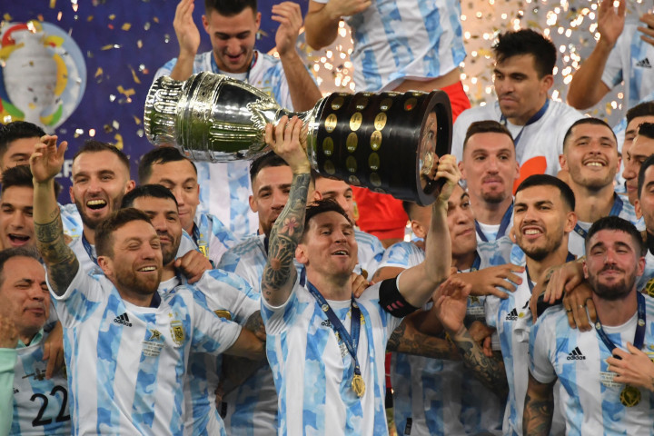 Argentina juga berhasil memutus puasa gelar Copa America selama 28 tahun. Kali terakhir Tim Tango membawa pulang trofi juara yakni pada 1993 di Ekuador.