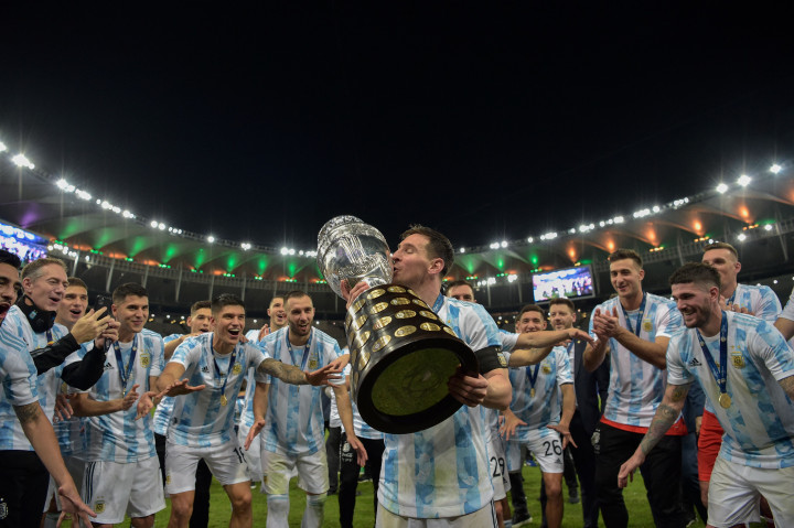Gelar kali ini juga menjadi prestasi tersendiri buat Lionel Messi. La Pulga akhirnya berhasil menuntaskan dahaga juara bersama Argentina sepanjang karier profesionalnya.