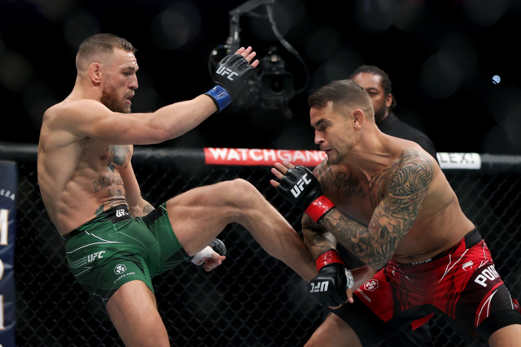 Duel Poirier melawan McGregor di UFC 264 merupakan duel ketiga bagi kedua petarung. Poirier mengalahkan McGregor di UFC 257 Januari lalu lewat TKO.