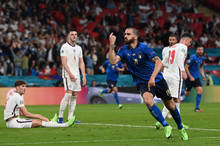 Setelah berkali-kali menggedor pertahanan Inggris, gol penyeimbang yang ditunggu-tunggu Italia akhirnya lahir dari Leonardo Bonucci ketika terjadi kemelut di depan gawang pada menit ke-67.