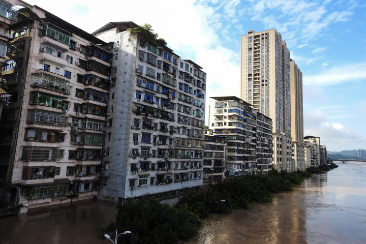Hujan deras dan banjir menerjang provinsi Sichuan, Barat Daya China. 