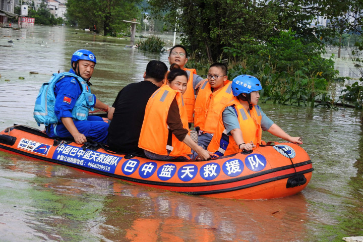 Hujan dan banjir juga telah mempengaruhi 120.000 orang. Memaksa pembatalan beberapa layanan kereta api dan menyebabkan kerusakan senilai lebih dari 176 juta yuan (sekitar Rp 394 miliar).