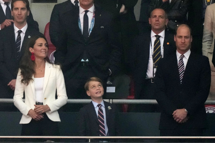 Luapan kegembiraan George begitu terasa ketika ia merayakan gol cepat Inggris yang dilesakkan Luke Shaw saat pertandingan baru berlangsung dua menit.