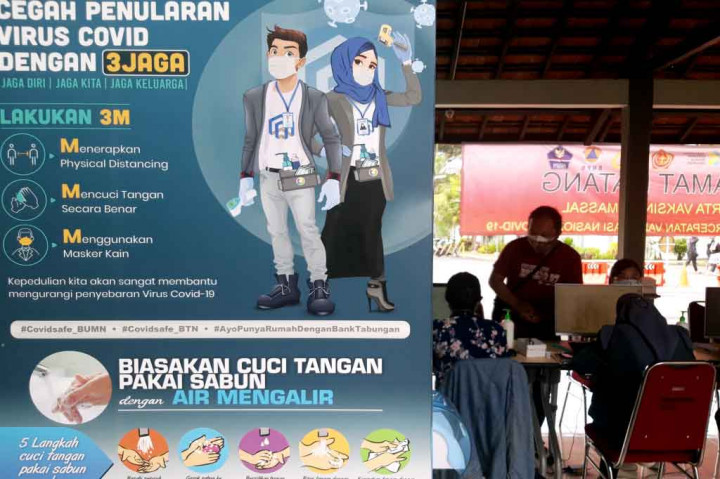 Animo masyarakat mengikuti vaksinasi semakin meningkat menyusul tingginya angka penularan dan zona merah covid-19 di Kota Malang, Jawa Timur. Vaksinasi serempak terus dilakukan di puskesmas, Polresta Malang Kota, dan Politeknik Kesehatan Kemenkes (Poltekkes) Malang. 