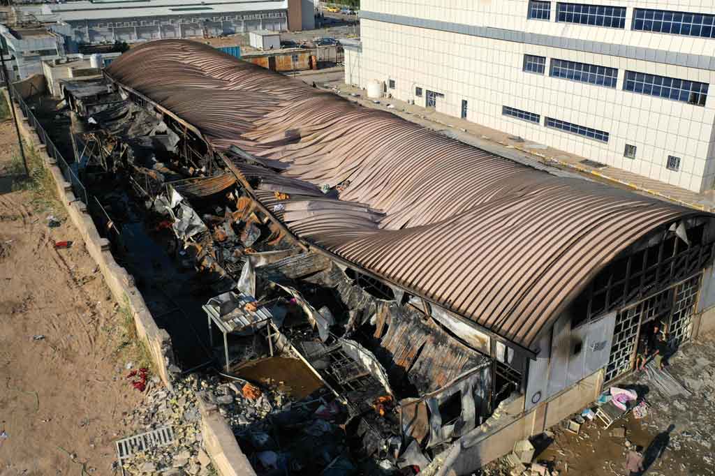 Sedikitnya 52 orang meninggal dunia dan 22 lainnya luka-luka dalam kebakaran hebat yang melanda bangsal isolasi pasien covid-19 di sebuah rumah sakit di Kota Nasiriyah, Irak, Senin, 12 Juli 2021. Kebakaran diduga disebabkan ledakan tangki oksigen.