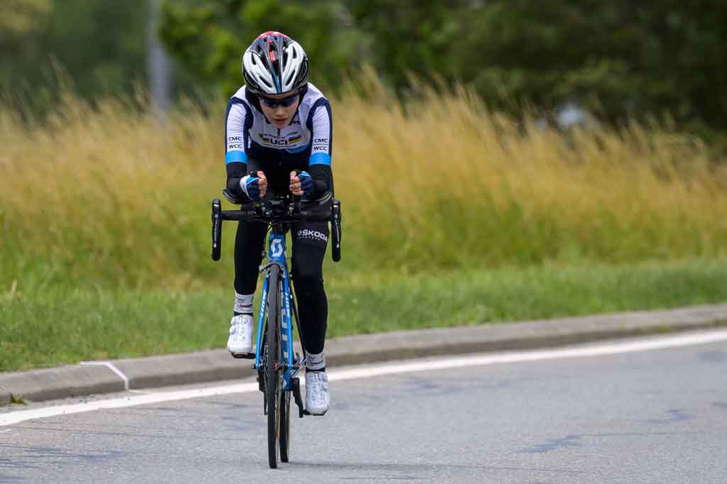 Dia juga melihat dirinya sebagai perwakilan perempuan yang hidup dalam masyarakat yang represif, dan perempuan olahragawan yang mengenakan jilbab. Tapi dia menanggung beban itu dengan sukarela dan dengan bangga.
