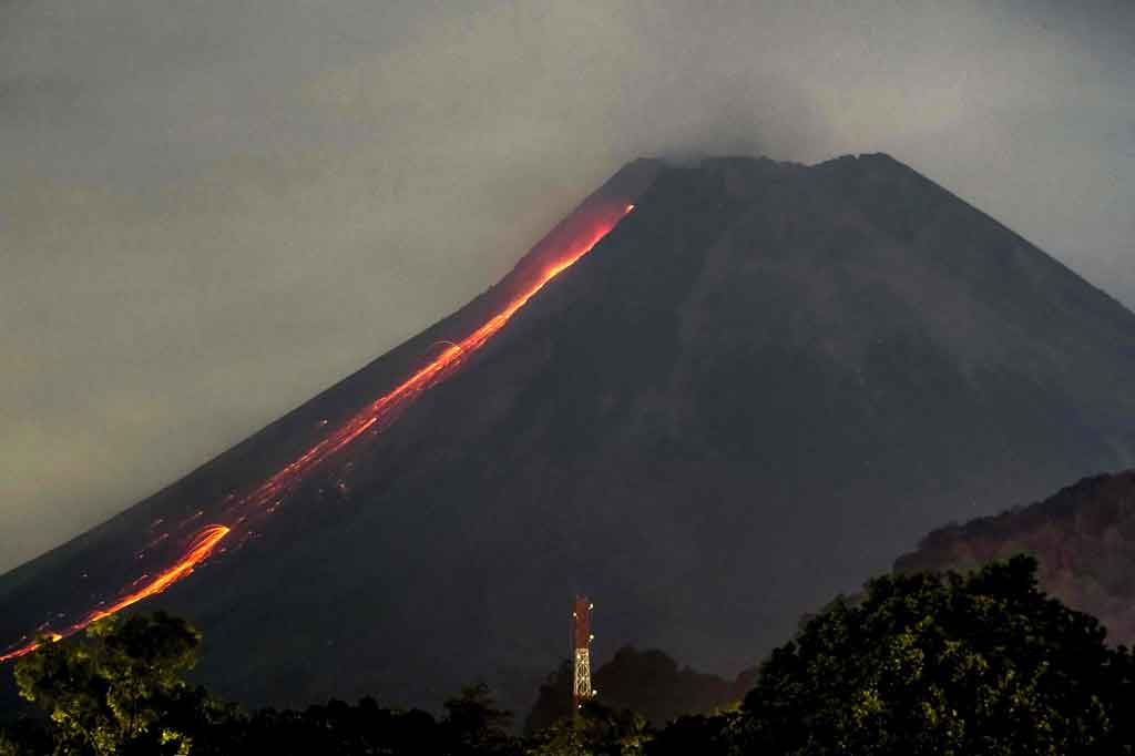 Menurut Kepala BPPTKG, Hanik Humaida, selama periode pengamatan itu Merapi juga mengalami 61 kali gempa guguran dengan amplitudo 4-24 mm selama 17.9-162 detik, 4 kali gempa hembusan dengan amplitudo 3-5 mm selama 11.1-15 detik, serta lima kali gempa fase banyak dengan amplitudo 3-7 mm selama 5.7-7.9 detik.