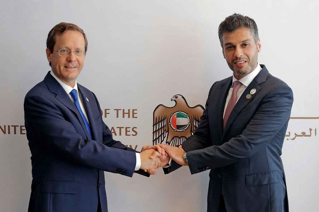 Uni Emirat Arab (UAE) membuka dan meresmikan Kedutaan Besarnya di Israel pada Rabu, 14 Juli 2021. Pembukaan kedutaan yang terletak di gedung Bursa Efek Tel Aviv itu dilakukan setelah peresmian Kedubes Israel di UAE bulan lalu.