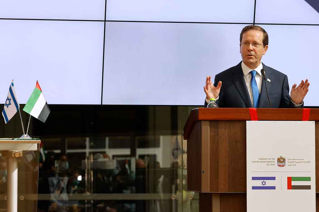 Sementara 

Herzog menyerukan perjanjian bersejarah dengan UEA untuk diperluas ke negara-negara lain yang mencari perdamaian dengan Israel.