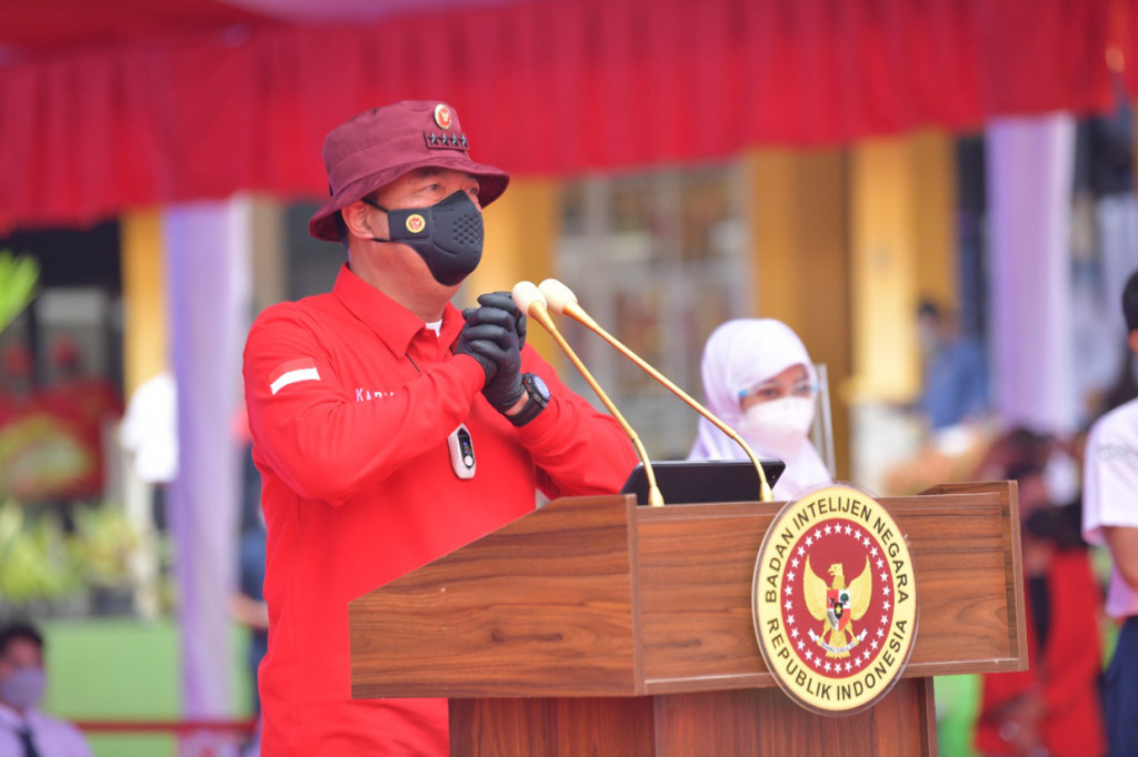 Mantan Wakapolri itu menjelaskan vaksinasi door to door diadopsi dari beberapa negara. Metode tersebut diyakini dapat meningkatkan partisipasi masyarakat untuk vaksinasi.