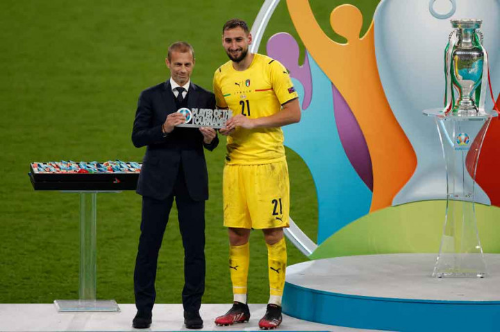 Kiper yang baru saja menyabet gelar pemain terbaik Euro 2020 itu diikat kontrak berdurasi lima tahun hingga 30 Juni 2026. Di Les Parisiens, Donnarumma akan bersaing dengan kiper berpengalaman Keylor Navas.