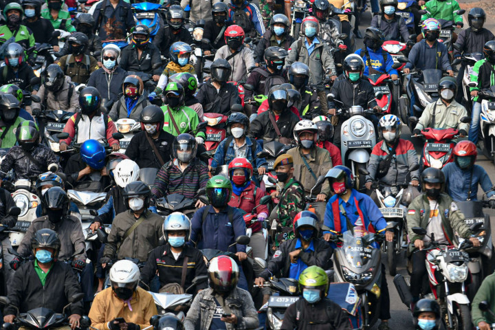 Polda Metro Jaya menambah jumlah lokasi penyekatan PPKM Darurat menjadi 100 titik yang berlaku mulai hari ini, Kamis, 15 Juli 2021. 