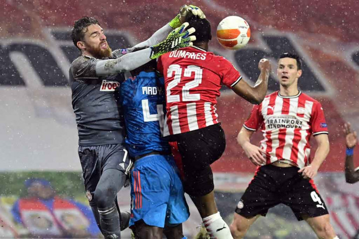 Wolves akan membayar biaya sekitar 6,85 juta poundsterling (sekitar Rp137 miliar) untuk Sa, sementara mereka akan mendapatkan sekitar 10,25 juta poundsterling (Rp205 miliar) dari Roma untuk Patricio.