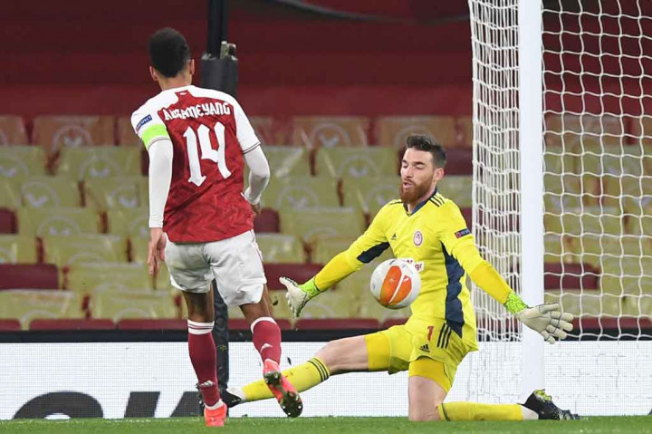 Sa telah bertemu dengan beberapa rekan setim barunya di Wolves ketika ia menghadapi mereka pada babak 16 besar Liga Europa 2019/20 melawan Olympiakos, sementara ia juga pernah berbagi ruang ganti dengan Ruben Neves dan Willy Boly ketika membela Porto.