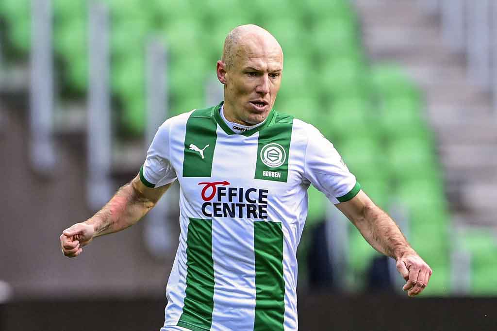 Robben awalnya telah memutuskan pensiun pada 2019 setelah menjalani musim terakhirnya di Bayern, tetapi berubah pikiran dan setahun kemudian kembali ke FC Groningen yang merupakan klub pertamanya di karier profesional.