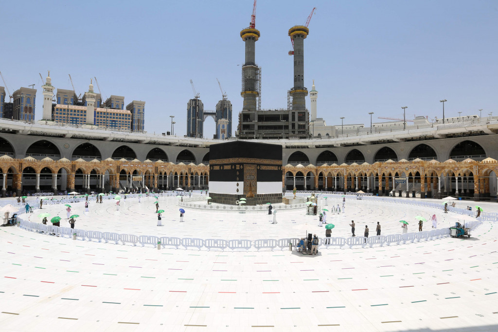 Sementara itu sebanyak 327 warga negara Indonesia (WNI) yang menetap di Arab Saudi mendaftar sebagai calon jamaah dan akan mengikuti ibadah haji 2021.