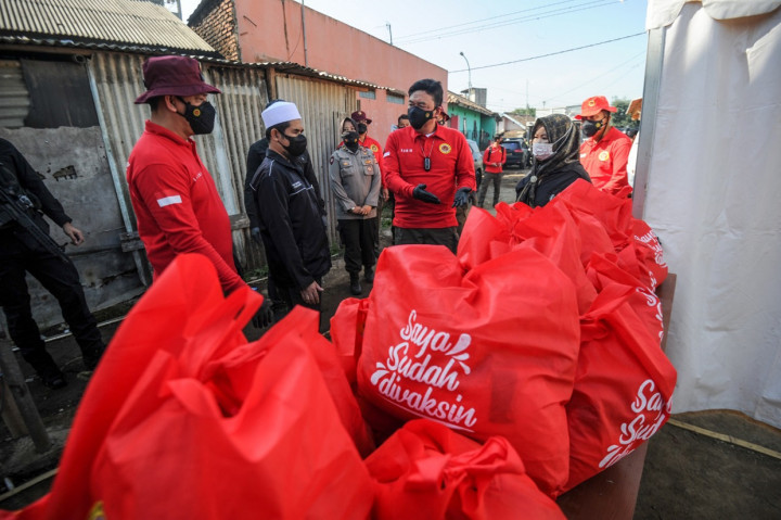 Sesuai arahan Presiden Joko Widodo, BIN menyelenggarakan vaksinasi door to door kepada masyarakat dan pelajar ke pelosok-pelosok di 6 provinsi yaitu Jabar, Jateng, Banten, Kaltim Riau, dan Sulsel dengan Target 20 Ribu Vaksin.