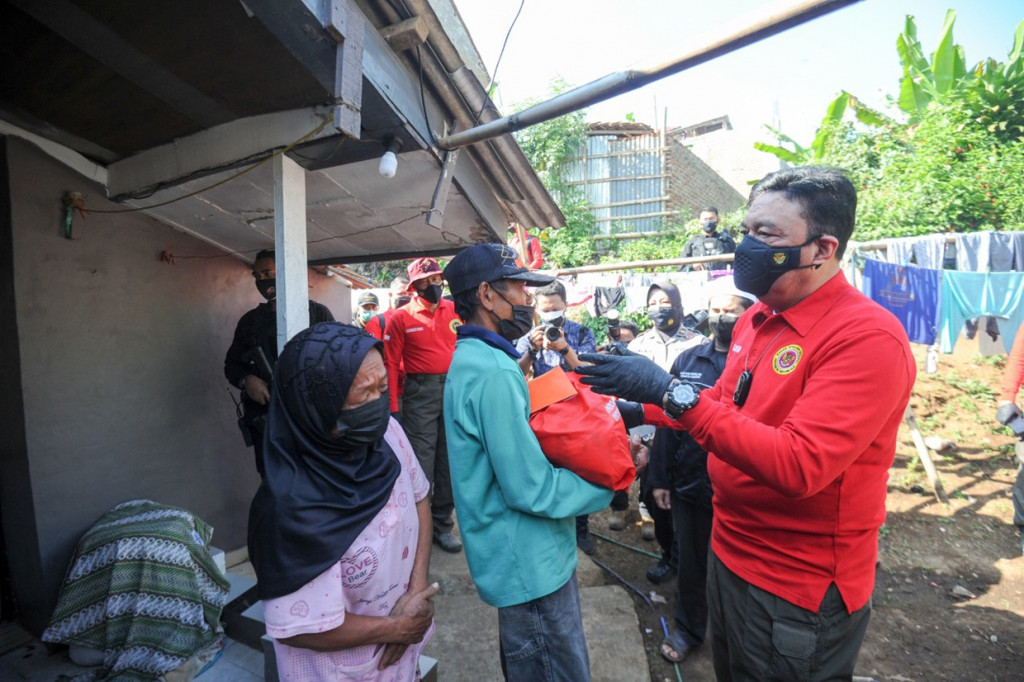 Selain di Desa Mekarsari, Bandung Barat, pihaknya juga melakukan vaksinasi door to door di lima provinsi lainnya, yakni Jawa Tengah, Banten, Kalimantan Timur, Riau, dan Sulawesi Selatan. 