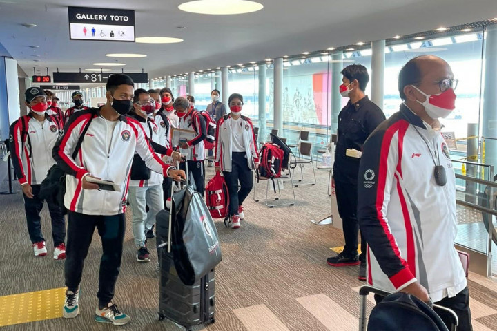 Kedatangan 13 atlet serta 11 pelatih dan ofisial Indonesia untuk Olimpiade Tokyo di Bandara Narita Tokyo Jepang Minggu, 18 Juli 2021.