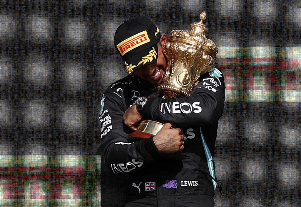 Kemenangan ini membuat Hamilton mengoleksi 177 poin, tertinggal delapan angka dari Verstappen yang memimpin klasemen sementara.