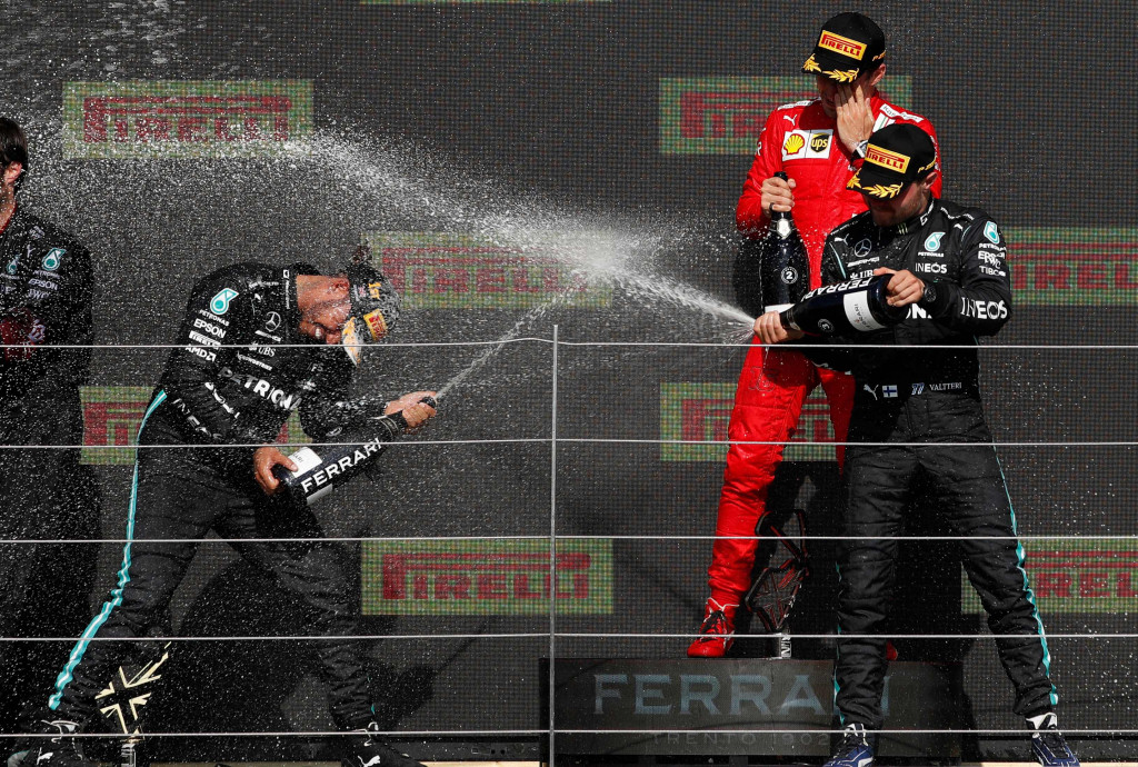 Hamilton unggul 3,871 detik atas Charles Leclerc di peringkat kedua. Sedangkan rekan setim Hamilton, Valtteri Bottas, melengkapi podium di posisi ketiga.