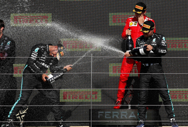 Hamilton unggul 3,871 detik atas Charles Leclerc di peringkat kedua. Sedangkan rekan setim Hamilton, Valtteri Bottas, melengkapi podium di posisi ketiga.