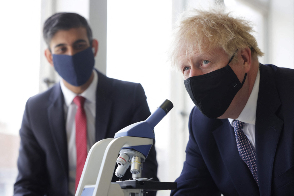 Perdana Menteri Inggris Boris Johnson menjalani isolasi mandiri setelah berkontak dengan Menteri Kesehatan Sajid Javid, yang positif Covid-19. 