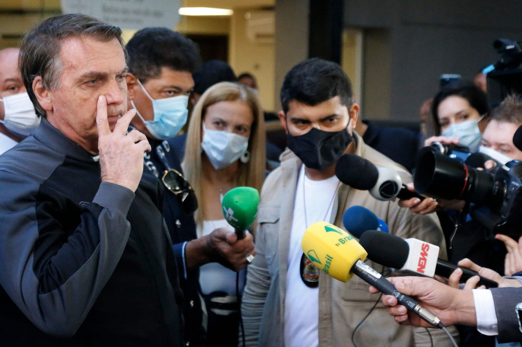 Dalam sebuah acara daring pada Sabtu kemarin, Bolsonaro mengaku baik-baik saja dan tidak sabar untuk kembali bekerja. 