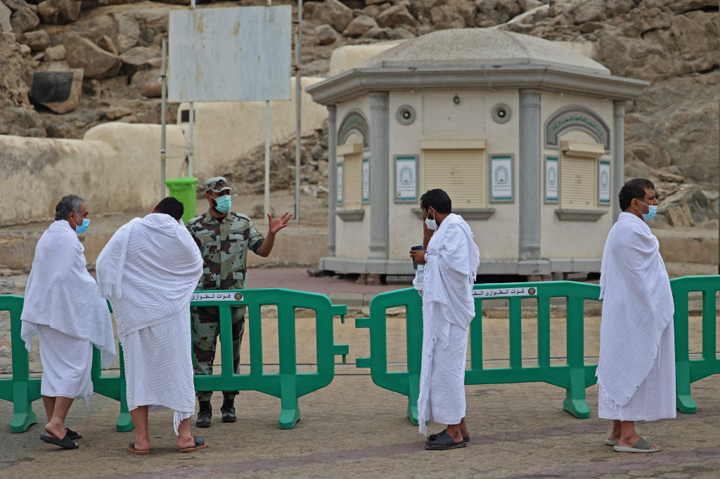 Sekitar 60 ribu jemaah haji mulai memadati kawasan Arafah, pada Senin pagi 9 Dzulhijjah 1442 Hijriah atau bertepatan pada 19 Juli 2021.