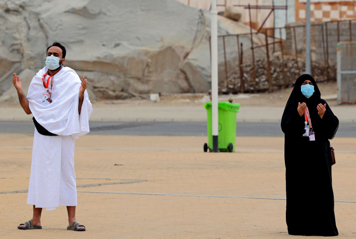 Pelaksanaan ibadah wukuf di Arafah tahun ini berlangsung dengan pembatasan dan protokol kesehatan yang ketat.