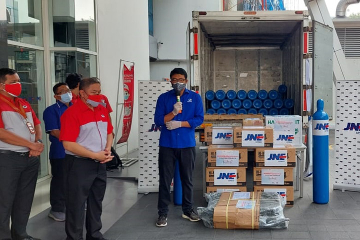 Media Group dan BenihBaik.com kembali menyalurkan bantuan kesehatan berupa APD dan tabung oksigen untuk RS di DKI, Bandung, Semarang, dan DIY, Senin, 19 Juli 2021.