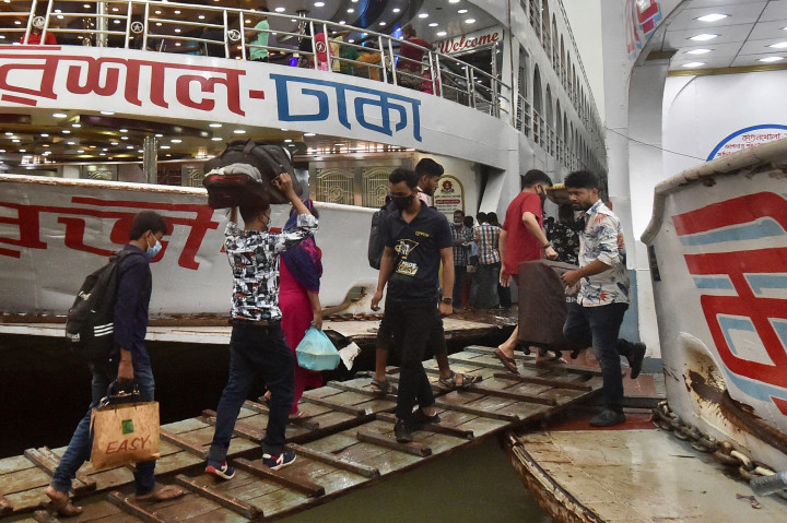 Bangladesh tengah berjuang menekan penyebaran virus korona varian Delta yang sangat menular yang pertama kali terdeteksi di negara tetangga India.