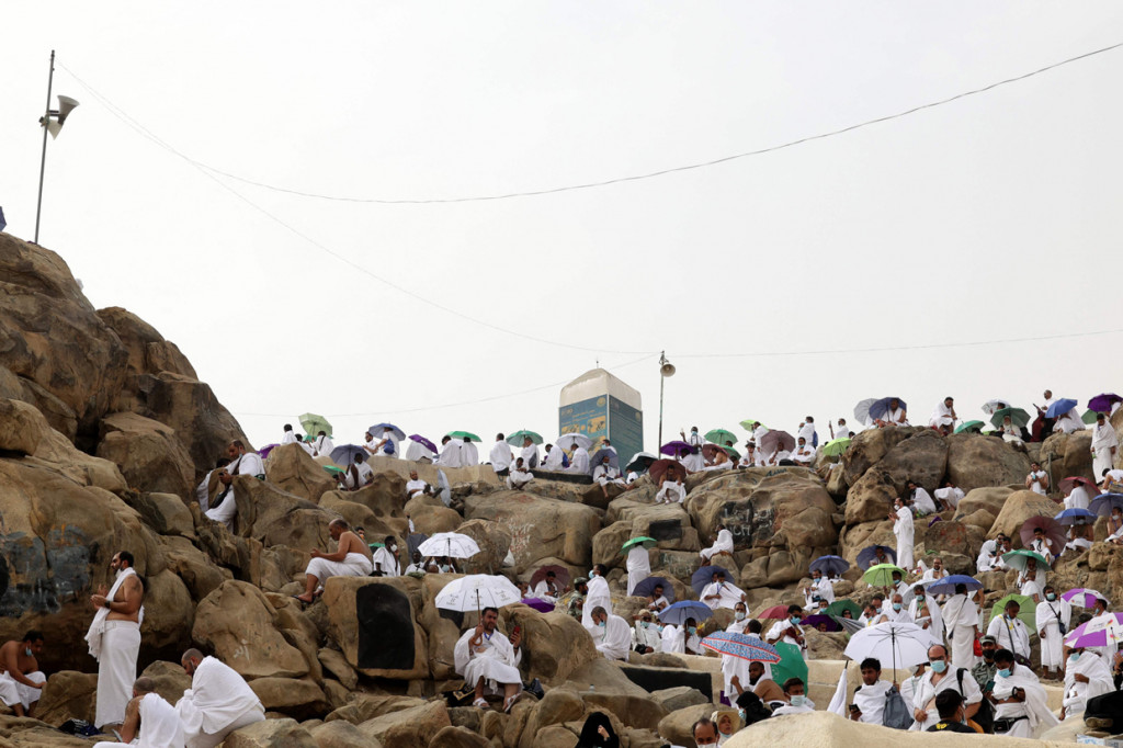 Wukuf dilakukan dengan tetap menerapkan protokol kesehatan ketat karena masih berada disituasi pandemi Covid-19. 