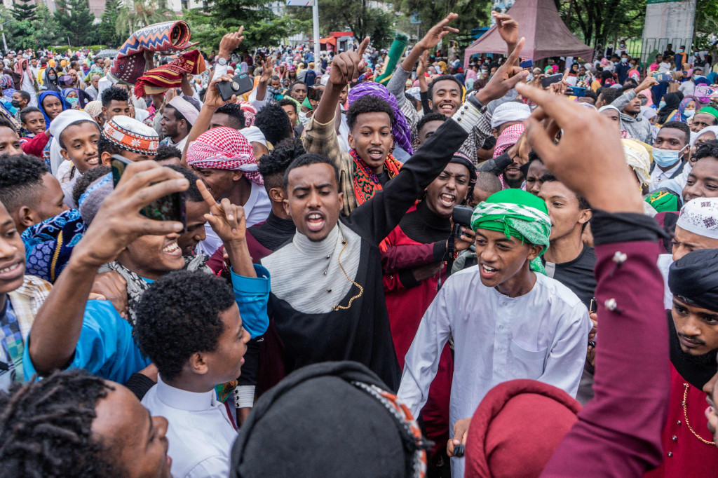 Umat muslim merayakan Idul Adha 1442 Hijriah di Millennium Square di Hawassa, Ethiopia, pada 20 Juli 2021. AFP Photo/Amanuel Sileshi