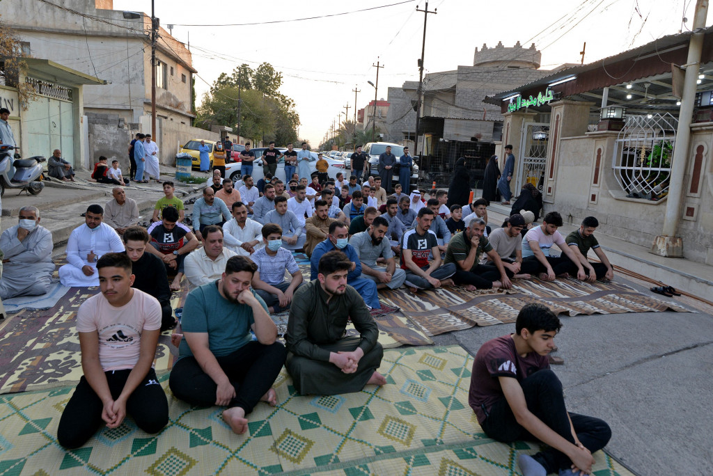Suasana salat Idul Adha di masjid Mohammed Alamine di kota utara Mosul, pada 20 Juli 2021. AFP Photo/Zaid Al-Obeidi