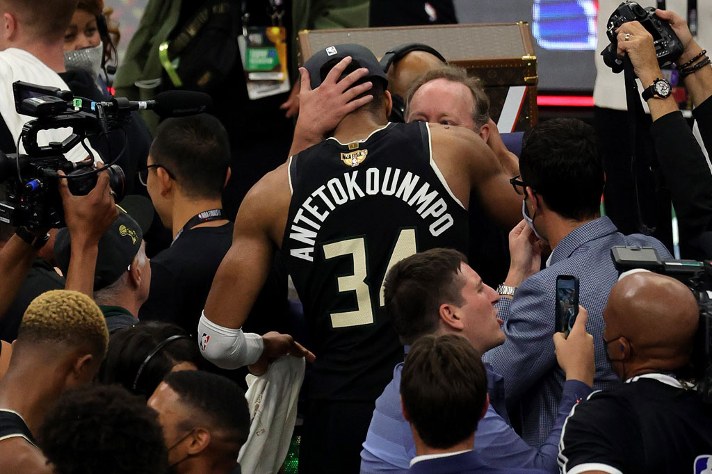 Forward berusia 26 tahun asal Yunani tersebut menyamai Michael Jordan dan Hakeem Olajuwon sebagai satu-satunya pemain yang meraih penghargaan NBA Finals MVP dan NBA Defensive Player of the Year di musim yang sama.