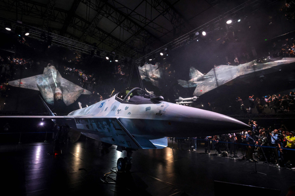 Rusia resmi meluncurkan jet tempur siluman terbaru mereka yang dirancang untuk bersaing dengan F-35 buatan Amerika Serikat (AS).