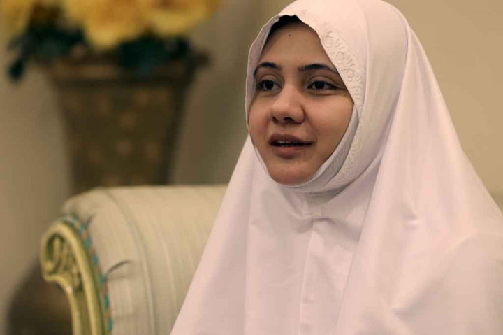 Bushra Shah, seorang warga negara Pakistan berusia 35 tahun, tidak dapat menyembunyikan kegembiraannya karena berhasil mewujudkan mimpi masa kecilnya dengan berangkat haji ke Mekah, dan di bawah aturan baru dia melakukannya tanpa 'wali' laki-laki.