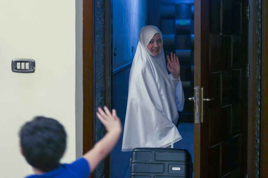 Shah adalah salah satu dari 60.000 jemaah calon haji yang dipilih untuk ambil bagian dalam ibadah haji tahun ini. Hanya warga negara dan penduduk yang tinggal Arab Saudi yang dipilih dalam undian untuk bisa berhaji tahun ini. Para pejabat mengatakan bahwa 40 persen dari jemaah haji tahun ini adalah perempuan.