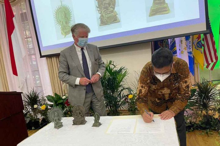 Konjen RI menyampaikan terima kasih dan apresiasi yang sebesar-besarnya terhadap jasa Jaksa New York dan Deputi Agen Khusus Investigasi Keamanan Dalam Negeri AS (HSI) Erik Rosenblatt beserta jajarannya yang berhasil mengupayakan pengembalian tiga artefak tersebut.