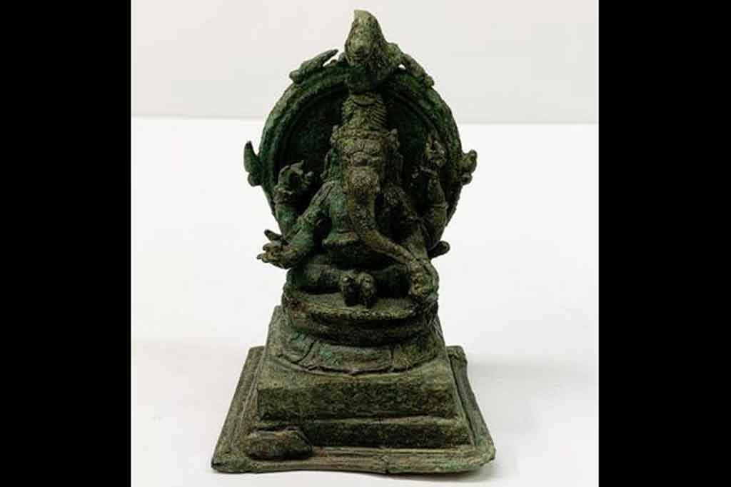 Dan patung Dewa Ganesha (3x2,5x4,5 inci) bernilai sekitar Rp596,8 juta.