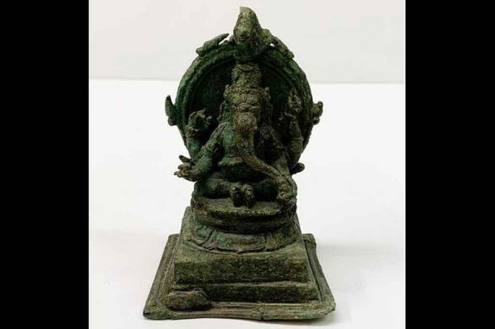 Dan patung Dewa Ganesha (3x2,5x4,5 inci) bernilai sekitar Rp596,8 juta.