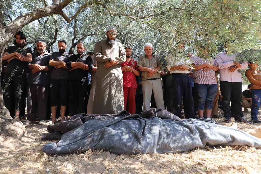 Tentara telah meningkatkan pengebomannya di daerah kantong barat laut sejak Sabtu, ketika Presiden Bashar al-Assad mengambil sumpah jabatan untuk masa jabatan baru dengan bersumpah untuk menjadikan pembebasan bagian-bagian tanah air yang masih perlu menjadi salah satu prioritas utamanya.